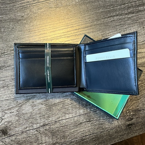 Perry Ellis Portfolio wallet with removable id sleeve in black leather. - Picture 2 of 5
